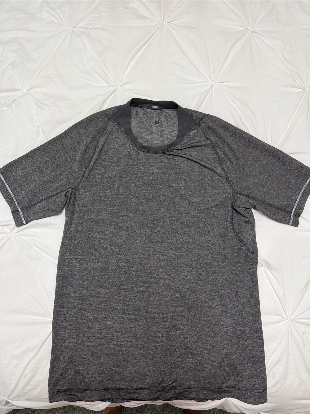 Lululemon Men's Heather Gray Performance Tee size M/L no tag runs smaller